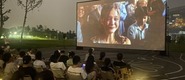 （操美女逼逼亚洲色转载）成都秋夜“新耍法”：到公园看坝坝电影